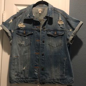 Short sleeve distressed boyfriend denim jacket